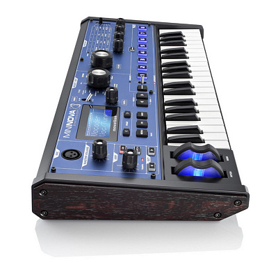 Синтезатор Novation MiniNova